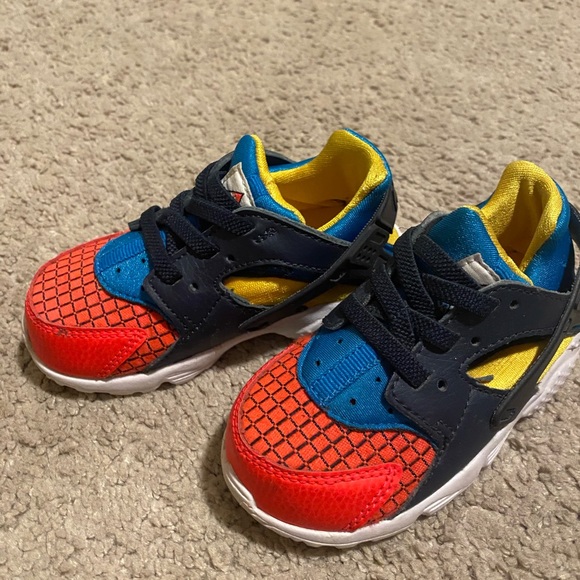 Toddler Nike Sneaker - Picture 2 of 4
